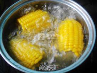 芒果柠檬玉米汁的做法步骤:2