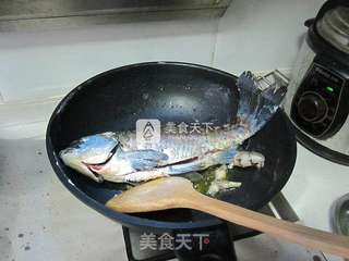黑木耳红烧千岛湖鲫鱼的做法步骤:4