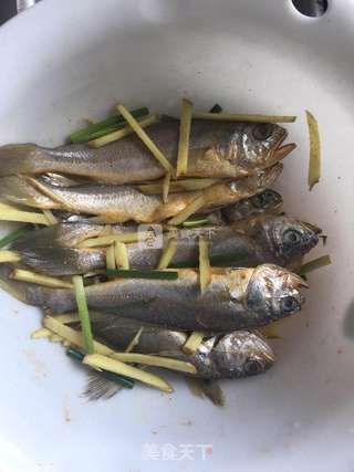 香酥小黄鱼的做法步骤:3