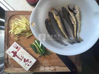 香酥小黄鱼的做法步骤:2