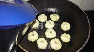生煎包的做法步骤:25