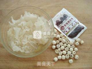 【天际TONZE微电脑隔水电炖锅】冰糖银耳莲子羹的做法步骤:2