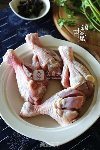 野山椒豆豉蒸鸡腿的做法步骤:2