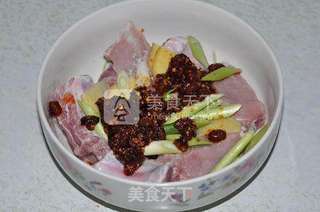 老干妈酱香排骨的做法步骤:3