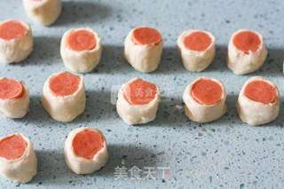 火腿花边培根披萨的做法步骤:11