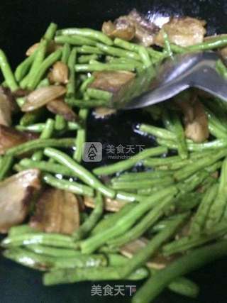 五花肉煸炒无筋豆的做法步骤:7
