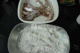 糖醋辣酱凤尾鱼的做法步骤:3