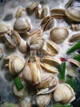 淡水煮蚬子的做法步骤:6