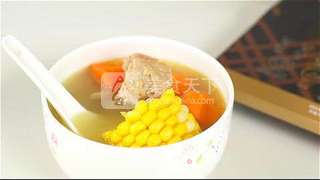 胡萝卜玉米排骨汤的做法步骤:5