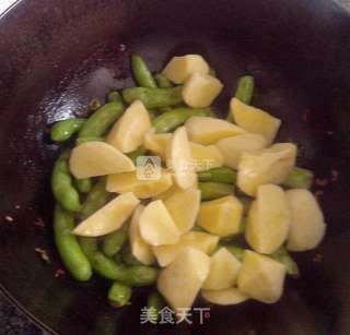 土豆炖豆角—东北家常菜的做法步骤:6