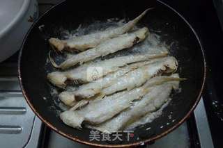 糖醋辣酱凤尾鱼的做法步骤:4
