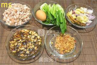 【曼思分享】经典的妈妈牌儿【香菇卤肉饭】的做法步骤:2