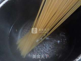 一个人的满足——家常版番茄肉酱意面。的做法步骤:2