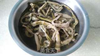 红油笋丁的做法步骤:2