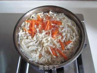 凉拌红油金针菇的做法步骤:3