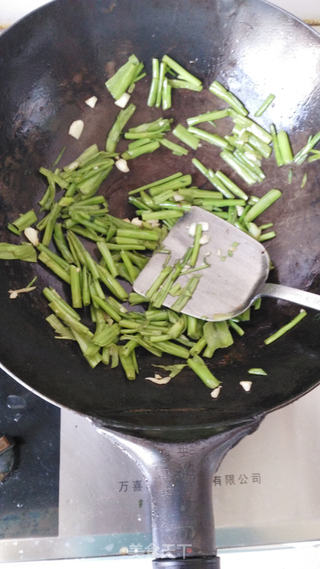 素食小炒~~~剁椒空心菜梗的做法步骤:7