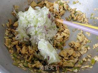 夏日里的清凉——黄瓜鸡蛋尖椒馅素饺子的做法步骤:7