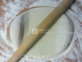难忘儿时的味道:质朴的老北京葱油饼的做法步骤:2