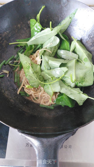 鲜辣过瘾~~~剁椒豇豆焖面的做法步骤:6