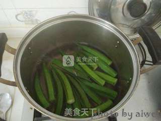 葱香秋葵的做法步骤:2