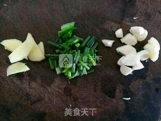 板栗烧鸡翅的做法步骤:2