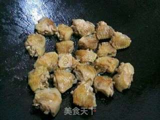 板栗烧鸡翅的做法步骤:5