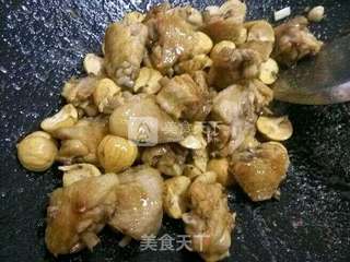 板栗烧鸡翅的做法步骤:11