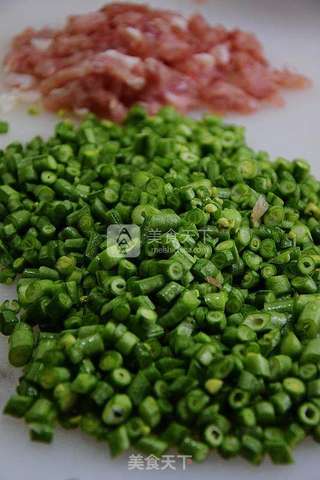 夏日当季的下饭菜【大对虾酱肉末豇豆】的做法步骤:2