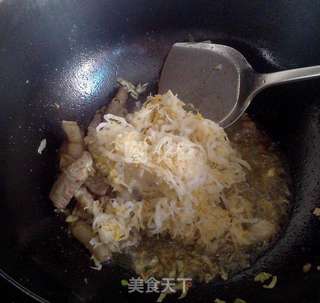 酸菜炖土豆~~东北家常菜 (特别好喝的酸菜汤)的做法步骤:6