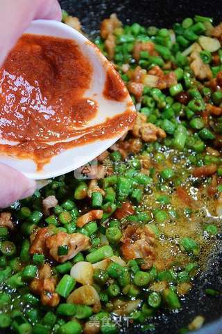 夏日当季的下饭菜【大对虾酱肉末豇豆】的做法步骤:5