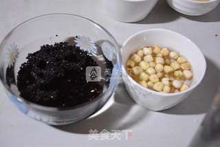 红枣莲子黑米粥的做法步骤:2