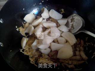 酸菜炖土豆~~东北家常菜 (特别好喝的酸菜汤)的做法步骤:8