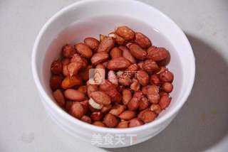 花生红枣粥的做法步骤:2