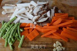菌菇素菜的做法步骤:2