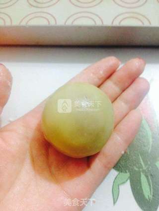 莲蓉蛋黄月饼的做法步骤:9