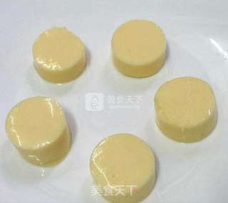 虾仁虫草花蒸玉子豆腐编辑的做法步骤:2