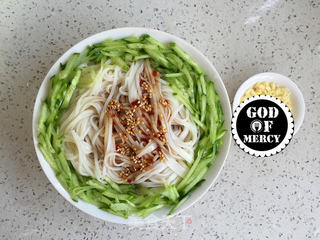 美味无敌的鲜虾剁椒黄瓜凉面的做法步骤:23