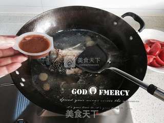 挑战味蕾极限:养颜番茄鲫鱼汤的任性吃法的做法步骤:7