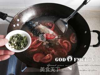 挑战味蕾极限:养颜番茄鲫鱼汤的任性吃法的做法步骤:11