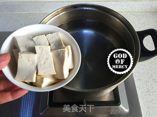 儿时的美味--营养滋补清炖黄颡鱼枸杞豆腐汤的做法步骤:6