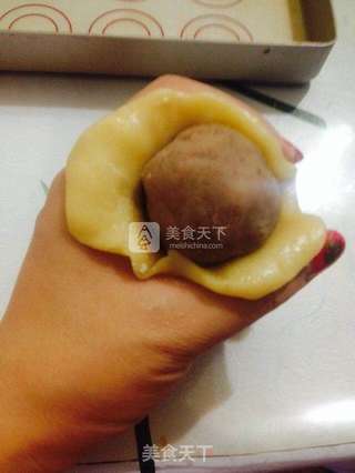 莲蓉蛋黄月饼的做法步骤:7