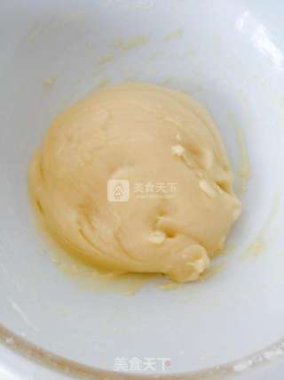 莲蓉蛋黄月饼的做法步骤:3
