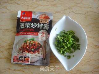 泡菜酱拌面的做法步骤:2