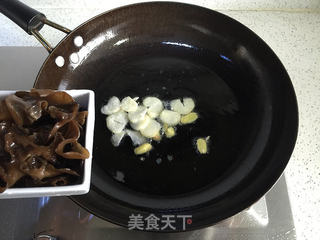 儿时的美味--营养滋补清炖黄颡鱼枸杞豆腐汤的做法步骤:7