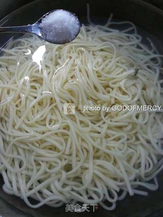 东方传奇:夏季最畅销的酱牛肉凉面的做法步骤:5
