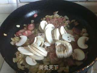 奶油蘑菇培根意面的做法步骤:5