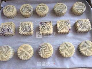 紫薯馅月饼的做法步骤:11