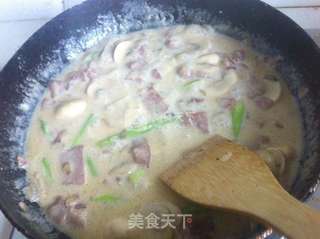 奶油蘑菇培根意面的做法步骤:9