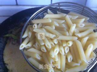 奶油蘑菇培根意面的做法步骤:11
