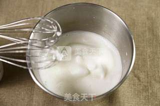 蛋糕的做法(烤箱做戚风蛋糕)的做法步骤:13
